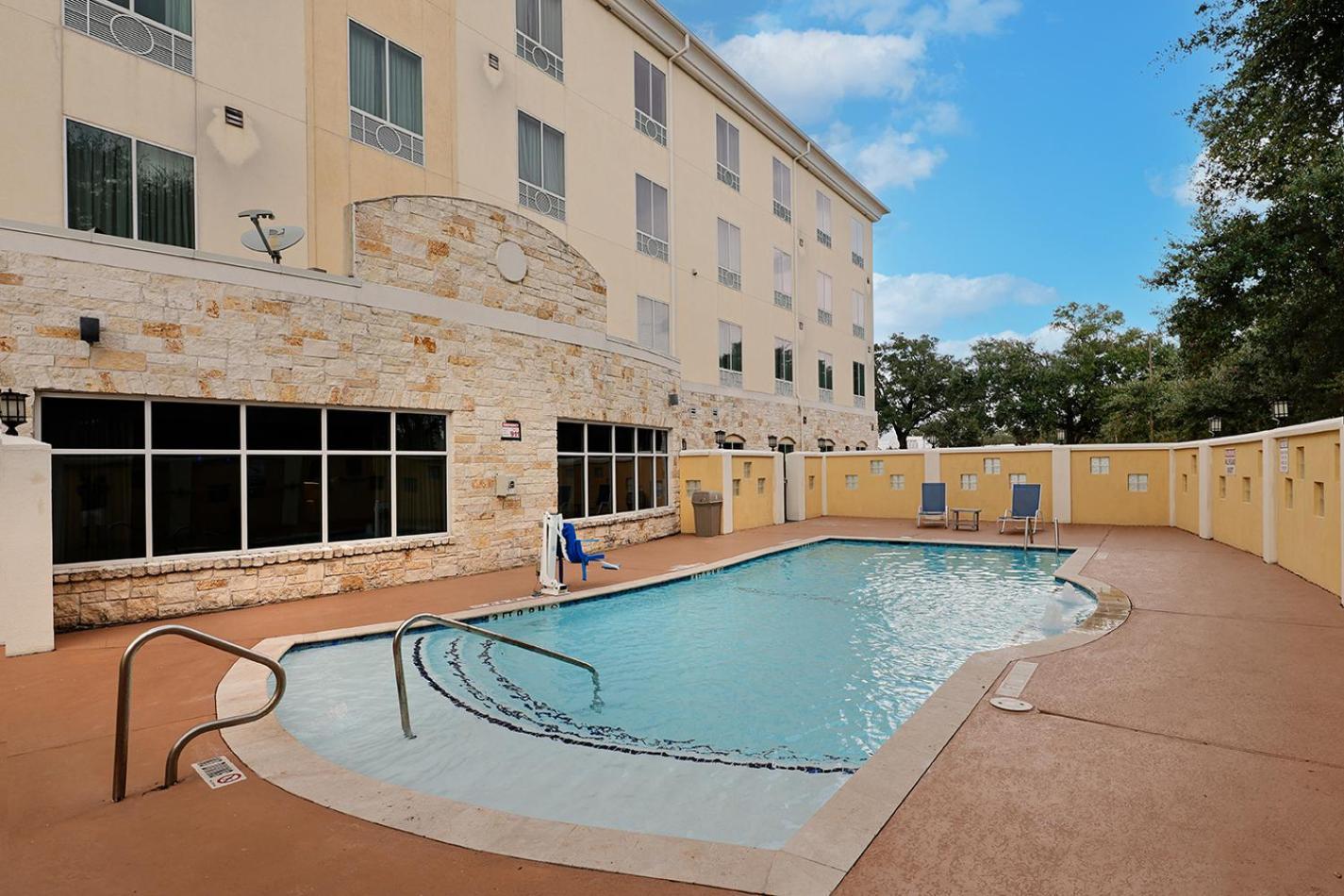 Holiday Inn Express & Suites Houston Northwest-Brookhollow By Ihg Экстерьер фото