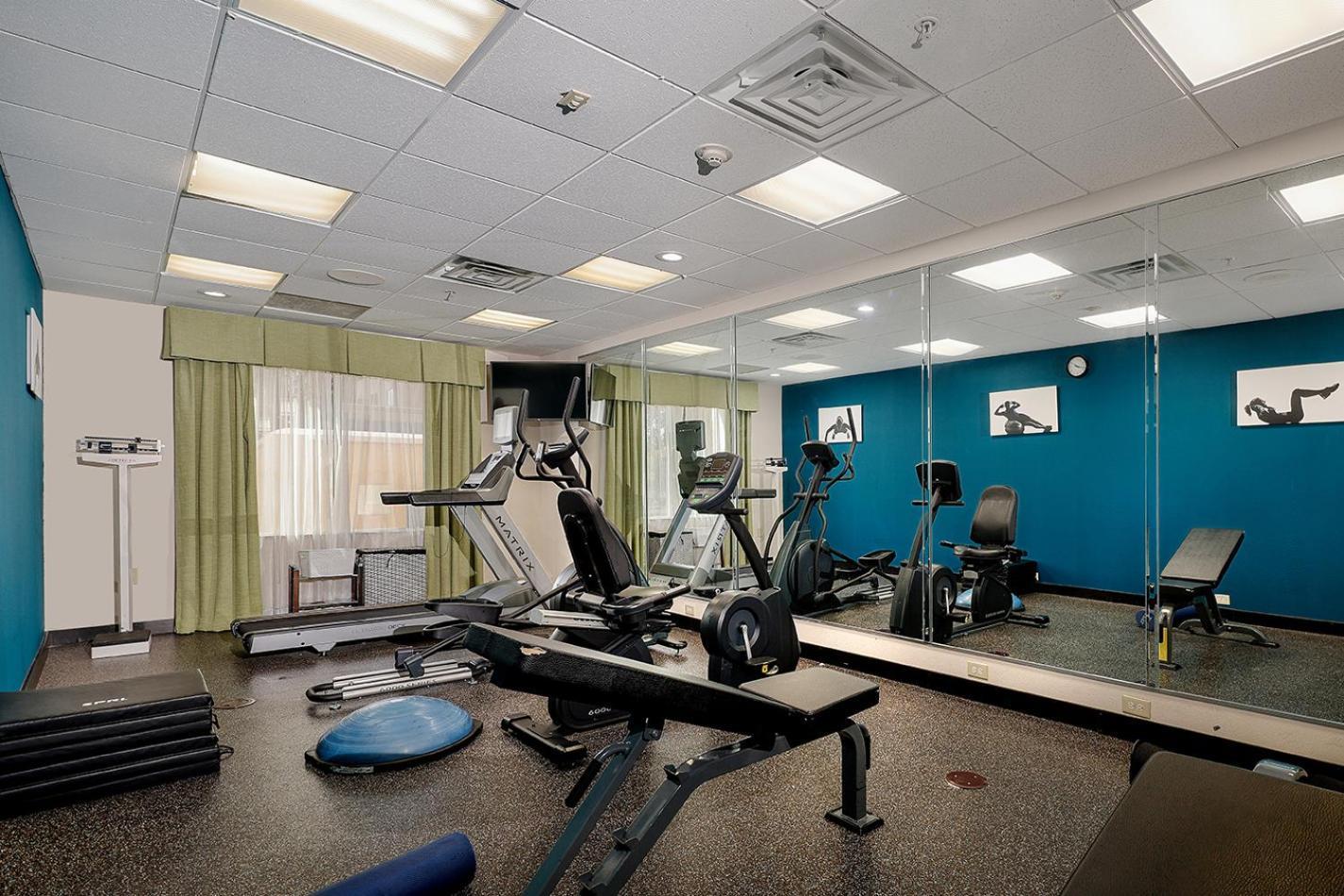 Holiday Inn Express & Suites Houston Northwest-Brookhollow By Ihg Экстерьер фото