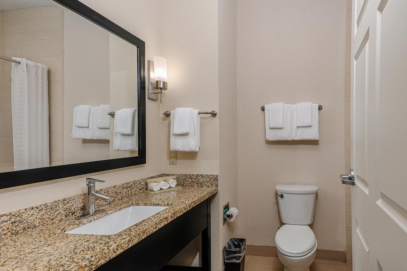 Holiday Inn Express & Suites Houston Northwest-Brookhollow By Ihg Экстерьер фото