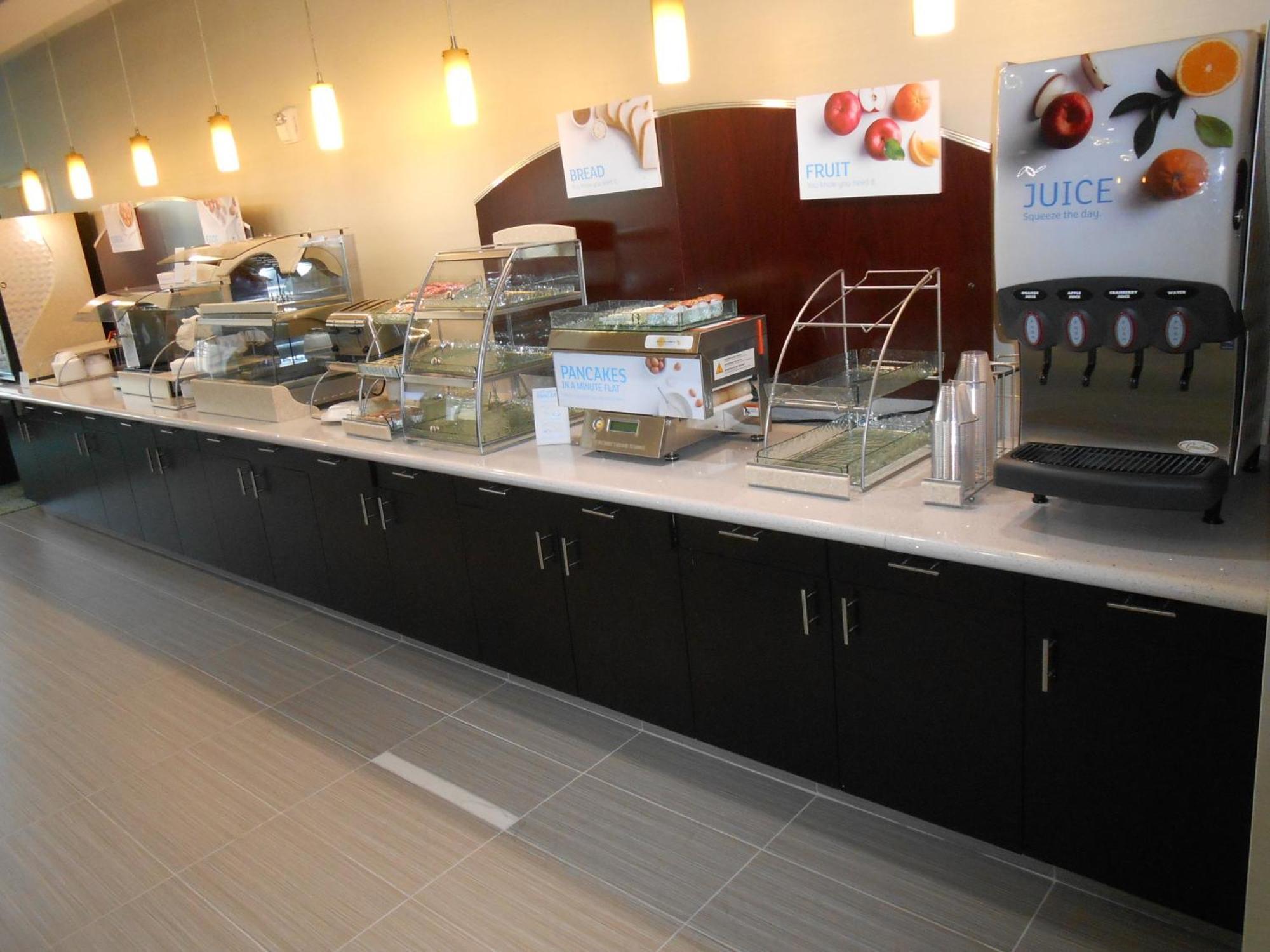 Holiday Inn Express & Suites Houston Northwest-Brookhollow By Ihg Экстерьер фото