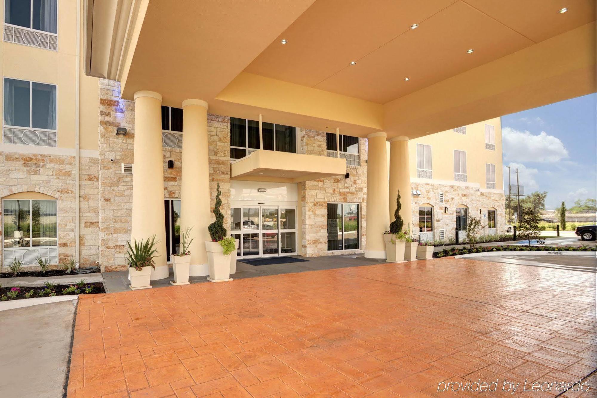 Holiday Inn Express & Suites Houston Northwest-Brookhollow By Ihg Экстерьер фото
