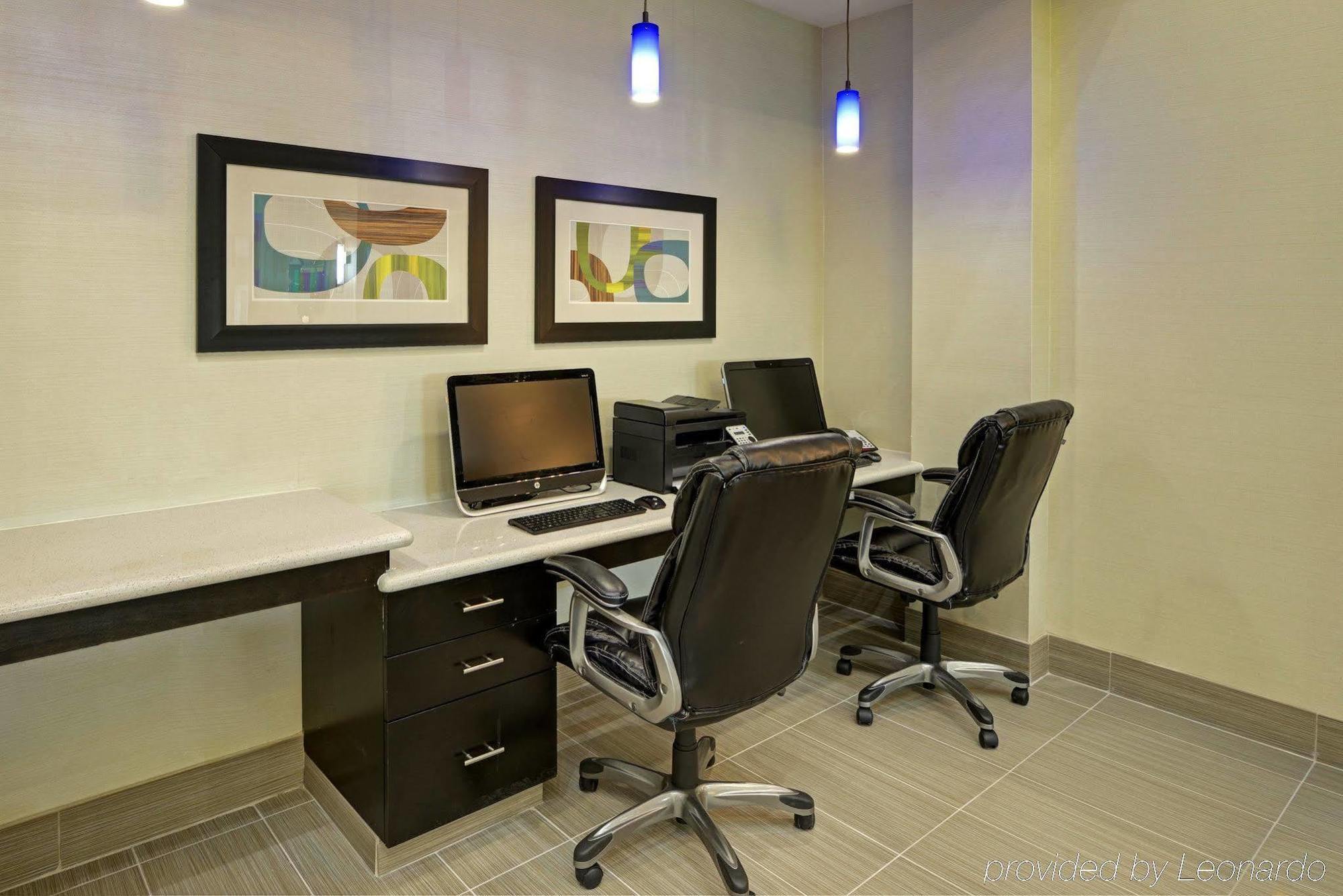 Holiday Inn Express & Suites Houston Northwest-Brookhollow By Ihg Экстерьер фото